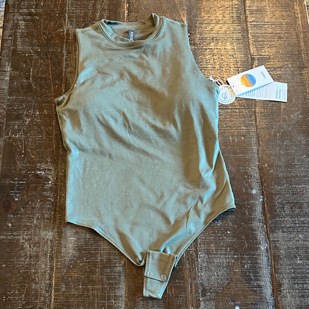 NWT Vuori Halo Mock Funnel Neck Bodysuit